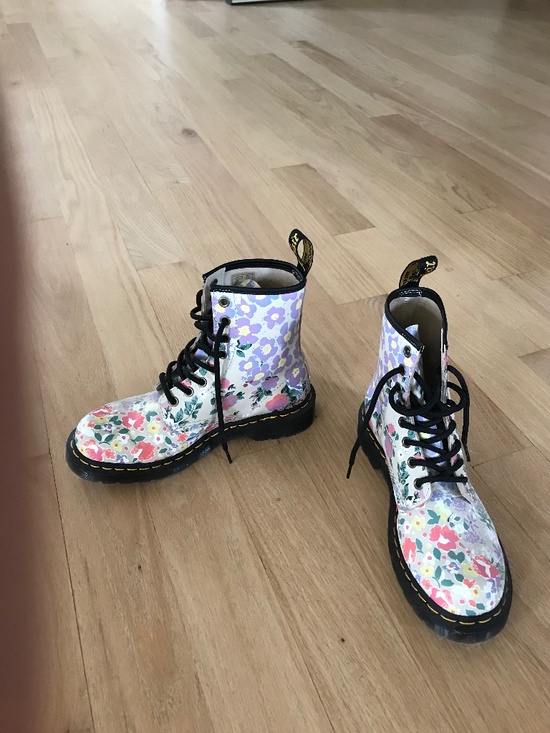 Dr. Martens Shoes - Dr.Martens boots never worn! Size 7